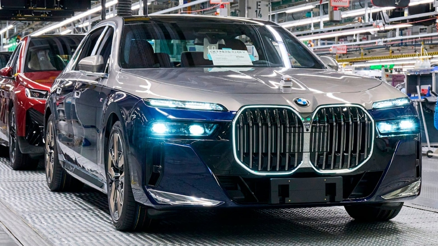 Màu sơn mới trên BMW 7 Series có giá gần 300 triệu đồng