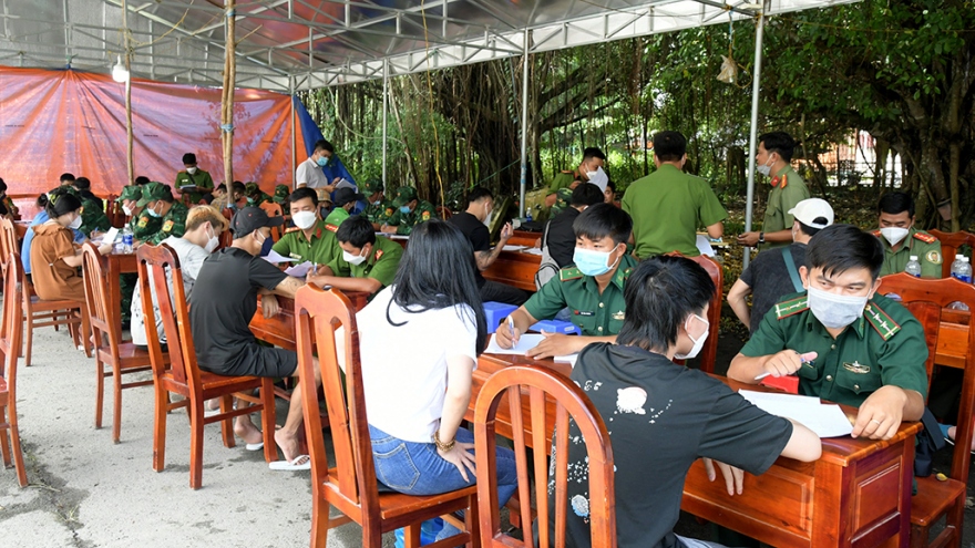 Tây Ninh tiếp nhận hơn 70 công dân chạy thoát khỏi sòng bạc ở Campuchia