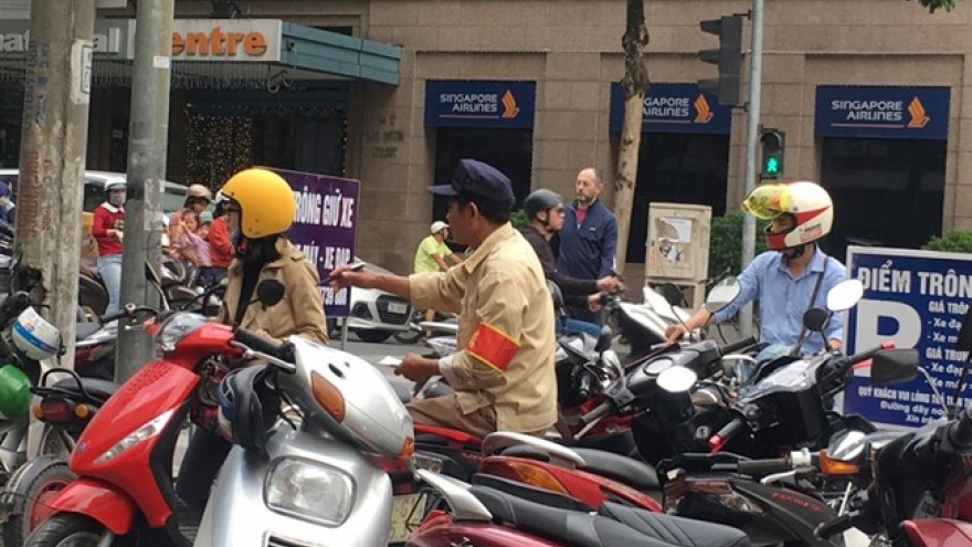“Loạn” phí trông, giữ xe ở Hà Nội: Cơ quan quản lý ở đâu?