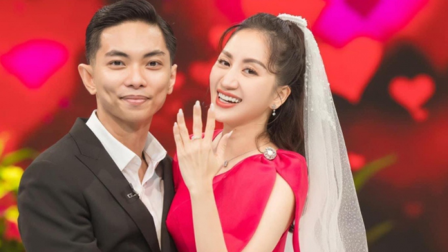 Chuyện showbiz: Phan Hiển cầu hôn Khánh Thi sau 13 năm