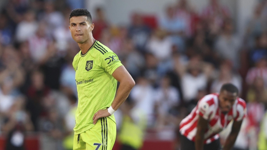 ''Ronaldo cần thay đổi nếu muốn đá chính tại MU''