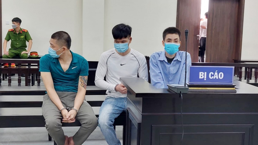 Dùng búa đánh gục thanh niên trên phố ở Hà Nội, 3 bị cáo lĩnh 39 năm tù