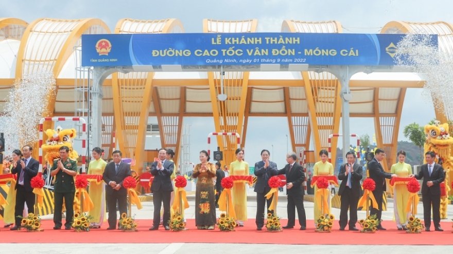 Thủ tướng nêu nhiều kinh nghiệm quý trong xây dựng cao tốc Vân Đồn - Móng Cái