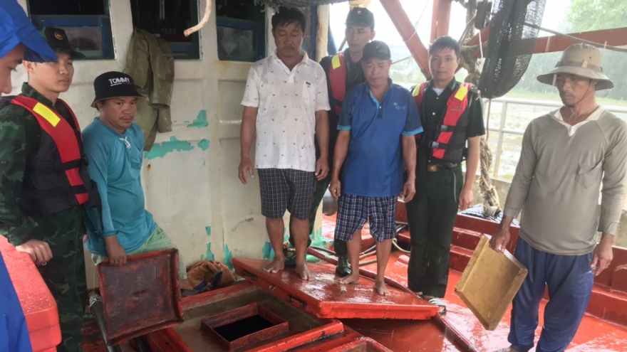 Biên phòng Phú Quốc bắt tàu chở 7.000 lít dầu DO trái phép