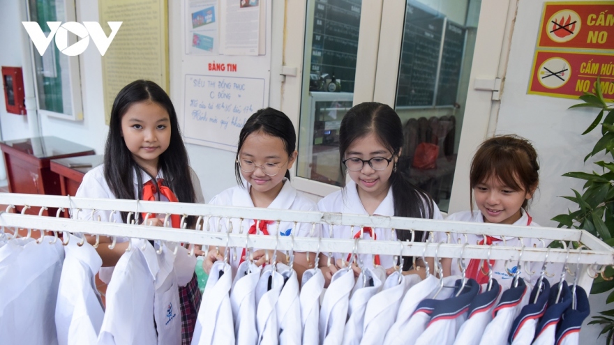Học sinh Hà Nội góp đồng phục cũ ủng hộ các bạn khó khăn