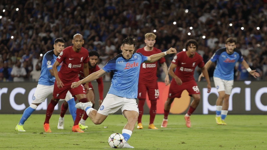 Kết quả Cúp C1 châu Âu 8/9: Hàng thủ thảm họa, Liverpool thua tan nát Napoli