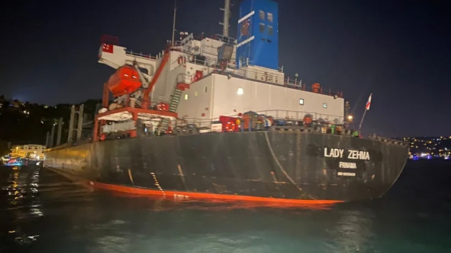 Tàu chở hơn 3.000 tấn ngô Ukraine mắc cạn ở Istanbul