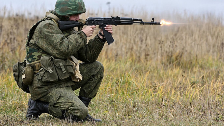 Vì sao Mỹ quyết lùng mua súng trường tấn công AK-74 lợi hại của Nga?