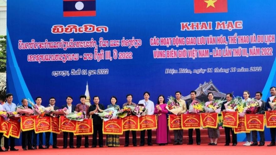 Sôi nổi các hoạt động trong ngày hội Việt Nam - Lào
