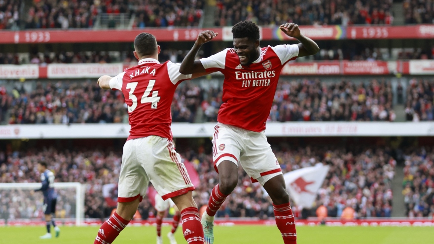 Thắng "5 sao" trước Nottingham Forest, Arsenal trở lại ngôi đầu Ngoại hạng Anh