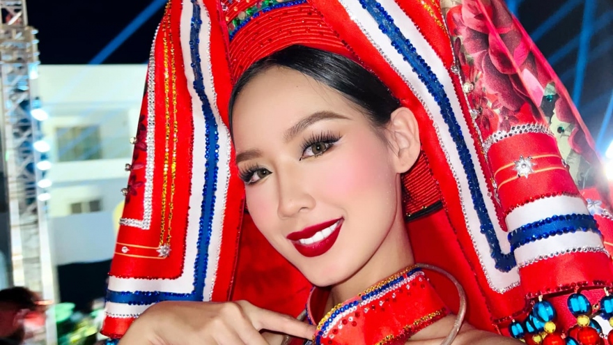 Á hậu Bảo Ngọc gặp sự cố ở phần thi trang phục dân tộc tại Hoa hậu Liên lục địa