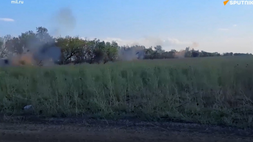 Pháo tự hành Nga 2S3 Akatsiya phô diễn khả năng trên chiến trường Ukraine