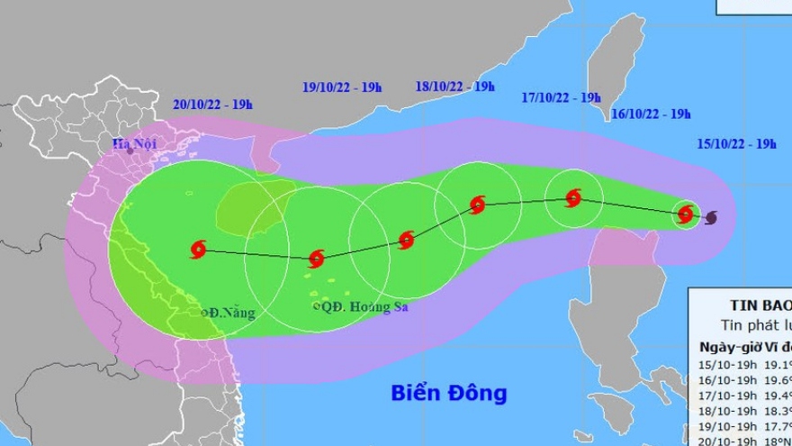 Bão số 6 (bão Nesat) ngày càng mạnh, cách quần đảo Hoàng Sa khoảng 720km