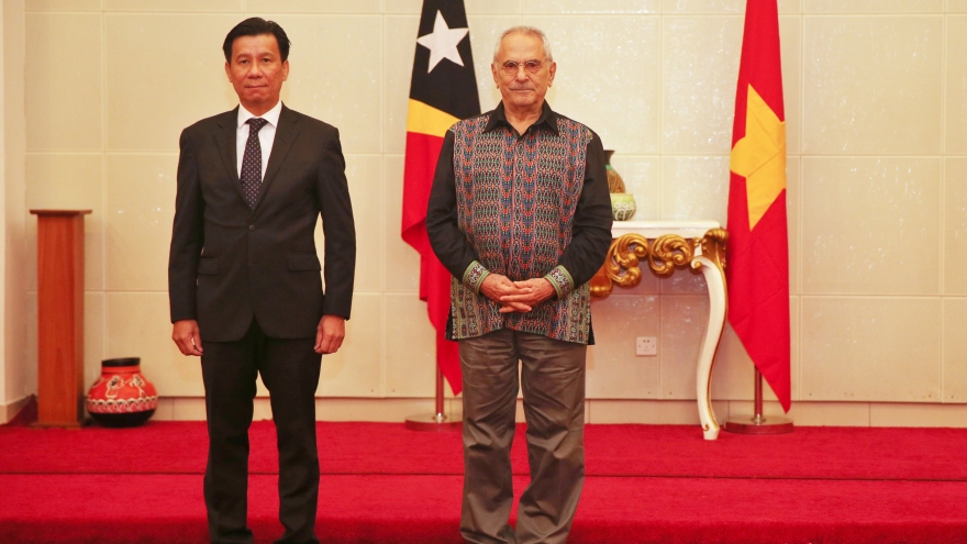Đại sứ Tạ Văn Thông trình Quốc thư lên Tổng thống Cộng hòa Dân chủ Timor Leste