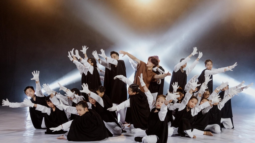 Đại vũ kịch độc nhất tại Việt Nam “Qua nay mai” kết hợp 10 loại hình nhảy múa