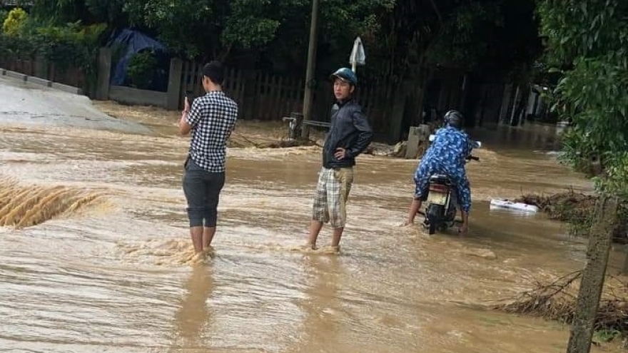 Gần 1.200 học sinh Phú Yên nghỉ học do mưa lũ