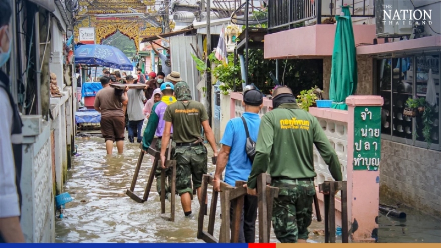 Quân đội Thái Lan tham gia hỗ trợ các địa phương chống lũ sau bão Noru