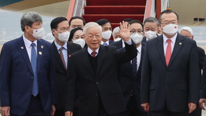 Tổng Bí thư Nguyễn Phú Trọng đến sân bay Bắc Kinh, bắt đầu thăm Trung Quốc