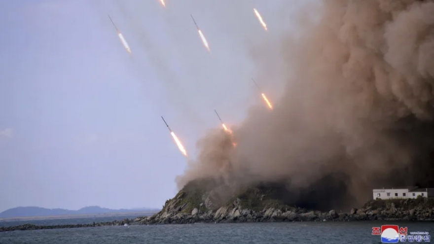 Hàn Quốc và Triều Tiên bắn cảnh cáo lẫn nhau dọc biên giới trên biển