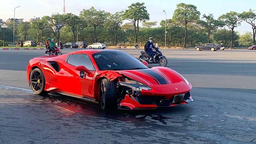 Trích xuất camera xác định người đàn ông đi ra từ ghế lái xe Ferrari gây tai nạn