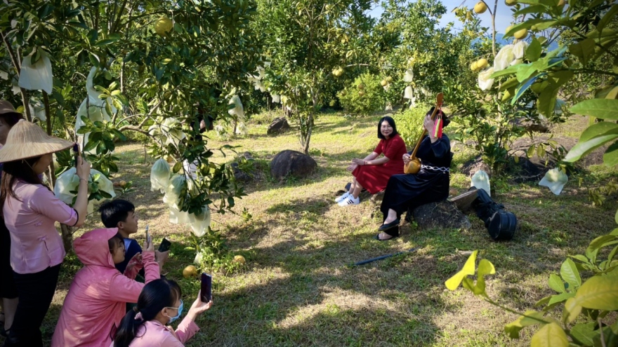 Phụ nữ Bình Liêu giới thiệu văn hóa cộng đồng đến với du khách
