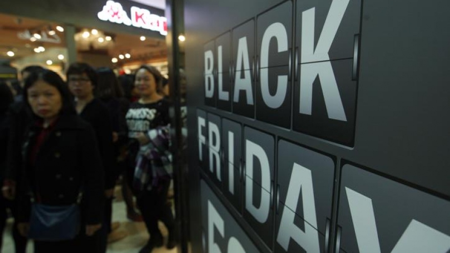 Số lượng người mua sắm tại Anh tăng nhẹ ngày Black Friday