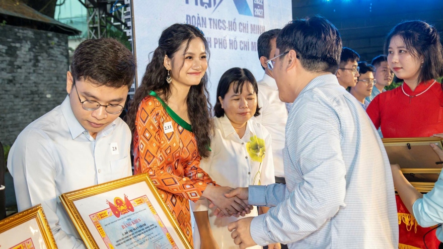 Hoa hậu Nguyễn Thanh Hà vinh dự nhận Giải thưởng vì Trái tim Nhân ái