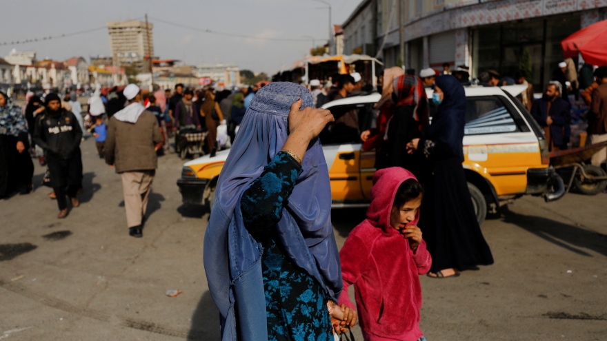 Chiến dịch mạng xã hội kêu gọi Taliban cho phép nữ sinh trở lại trường học