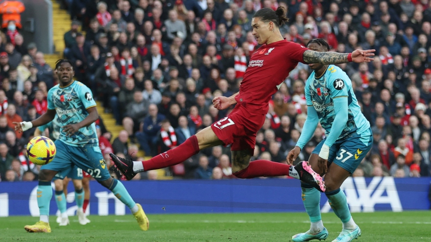 Darwin Nunez lập cú đúp, Liverpool thắng dễ Southampton