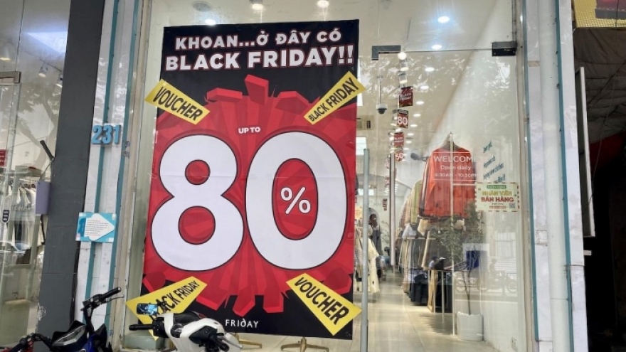 Black Friday thời trang giảm giá “sập sàn” tới 80%, khách vẫn thờ ơ