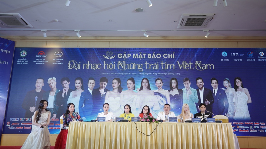 Hồ Ngọc Hà, Lệ Quyên và dàn sao tham dự đại nhạc hội "Những trái tim Việt Nam"