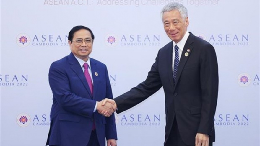 Vietnamese, Singaporean Government leaders meet in Cambodia