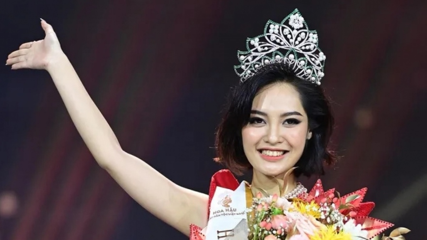Hoa hậu Nông Thúy Hằng tung bằng chứng, đáp trả "cực gắt" khi bị chê học vấn