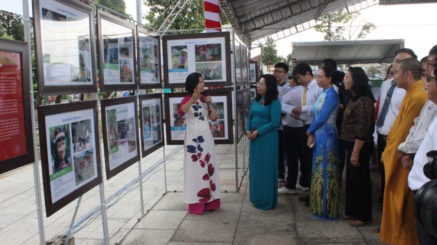 Khai mạc triển lãm ảnh tuyên truyền về dân tộc, tôn giáo ở Việt Nam