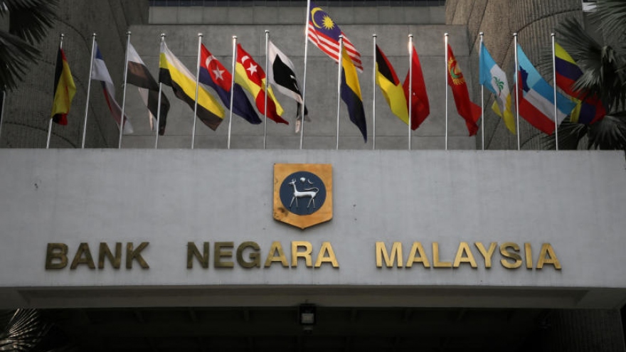 Malaysia tiếp tục nâng lãi suất để kiềm chế lạm phát