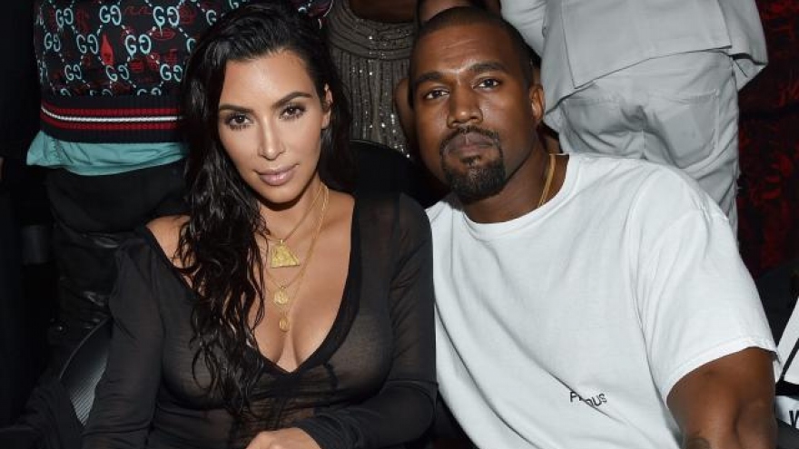 Kim Kardashian kinh hãi khi Kanye West cho nhân viên xem ảnh, clip nhạy cảm