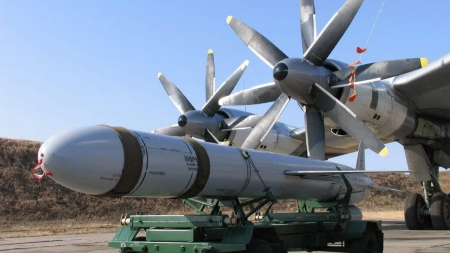 Chuyên gia nhận định mục đích Nga sử dụng tên lửa Kh-55 SM ở Ukraine