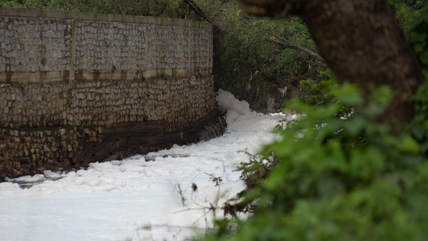 Thông tin thêm về vụ nước sông Dinh ở BR-VT sủi bọt trắng, bốc mùi hôi thối