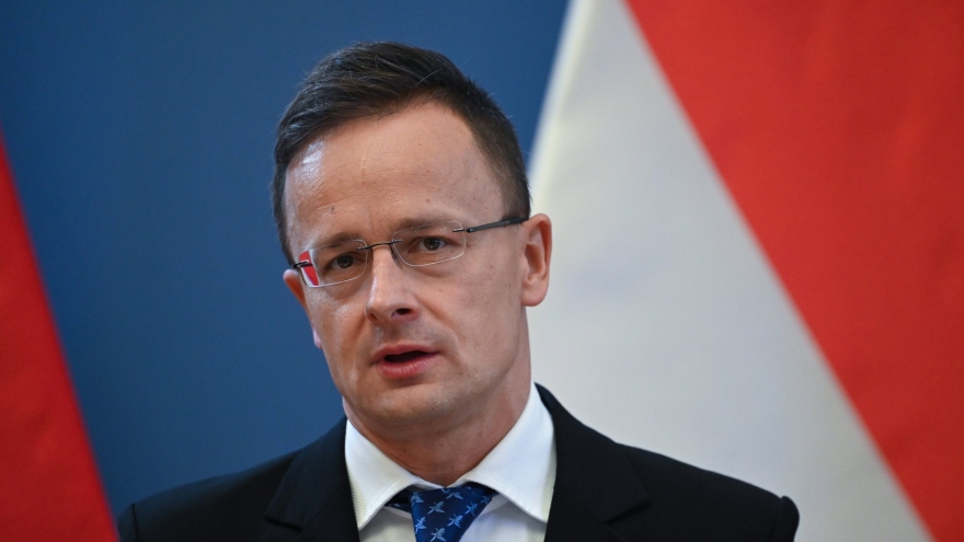 Hungary không ủng hộ các lệnh trừng phạt liên quan đến công nghệ hạt nhân