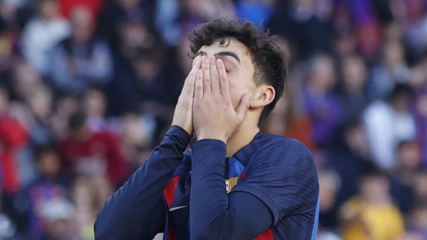 Barca rơi điểm trước Espanyol trong trận derby có 2 thẻ đỏ