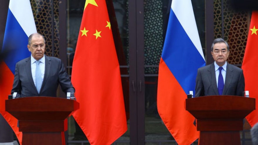 Trung Quốc ca ngợi quan hệ với Nga "vững như bàn thạch"