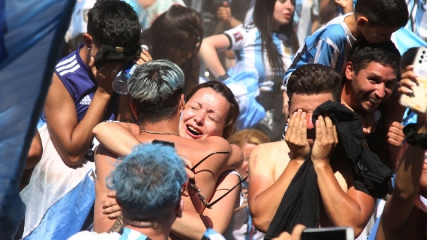 Hàng triệu người Argentina đổ ra đường ăn mừng chức vô địch World Cup