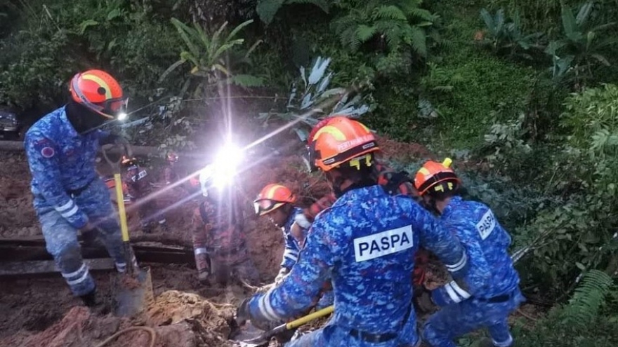 Ít nhất 8 người thiệt mạng, hàng chục người mắc kẹt trong vụ lở đất ở Malaysia