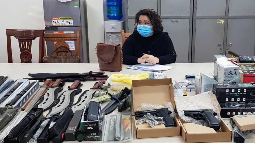 Nóng 24h: Phát hiện kho vũ khí trong nhà tiểu thương chợ Đông Kinh