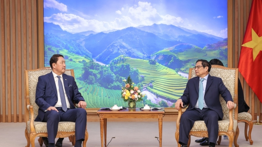 Thủ tướng Phạm Minh Chính tiếp Bộ trưởng Quốc phòng Mông Cổ