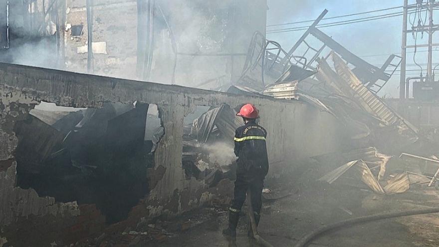 Tìm kiếm nạn nhân mất tích trong vụ cháy KCN Hải Sơn