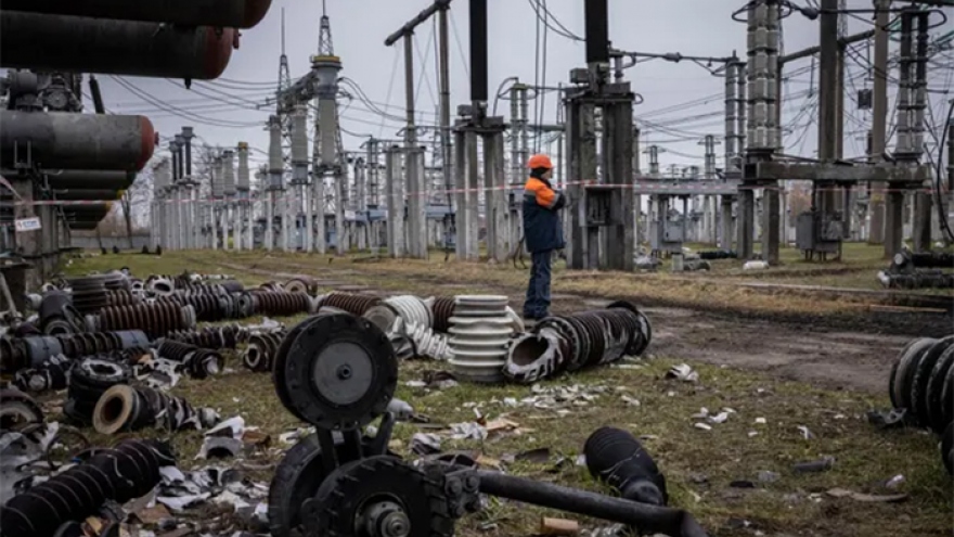 Mỹ gửi chuyến hàng viện trợ thiết bị điện đầu tiên cho Ukraine