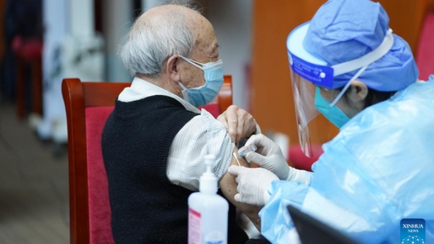 Trung Quốc tiêm mũi vaccine Covid-19 thứ tư cho đối tượng nguy cơ cao