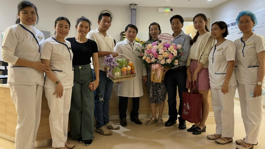 Cứu sống du khách Campuchia đột quỵ do vỡ phình mạch não