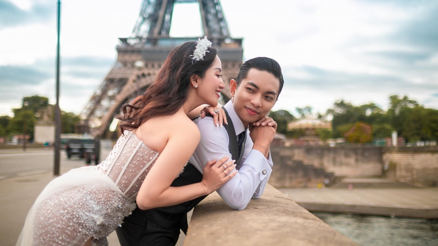 Vợ chồng Khánh Thi - Phan Hiển tiếp tục khoe ảnh cưới lãng mạn dưới chân tháp Eiffel